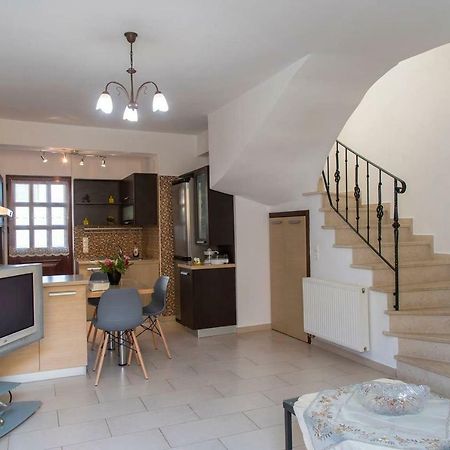 Cosy House Apartment ปาเลกาสตรอน ภายนอก รูปภาพ