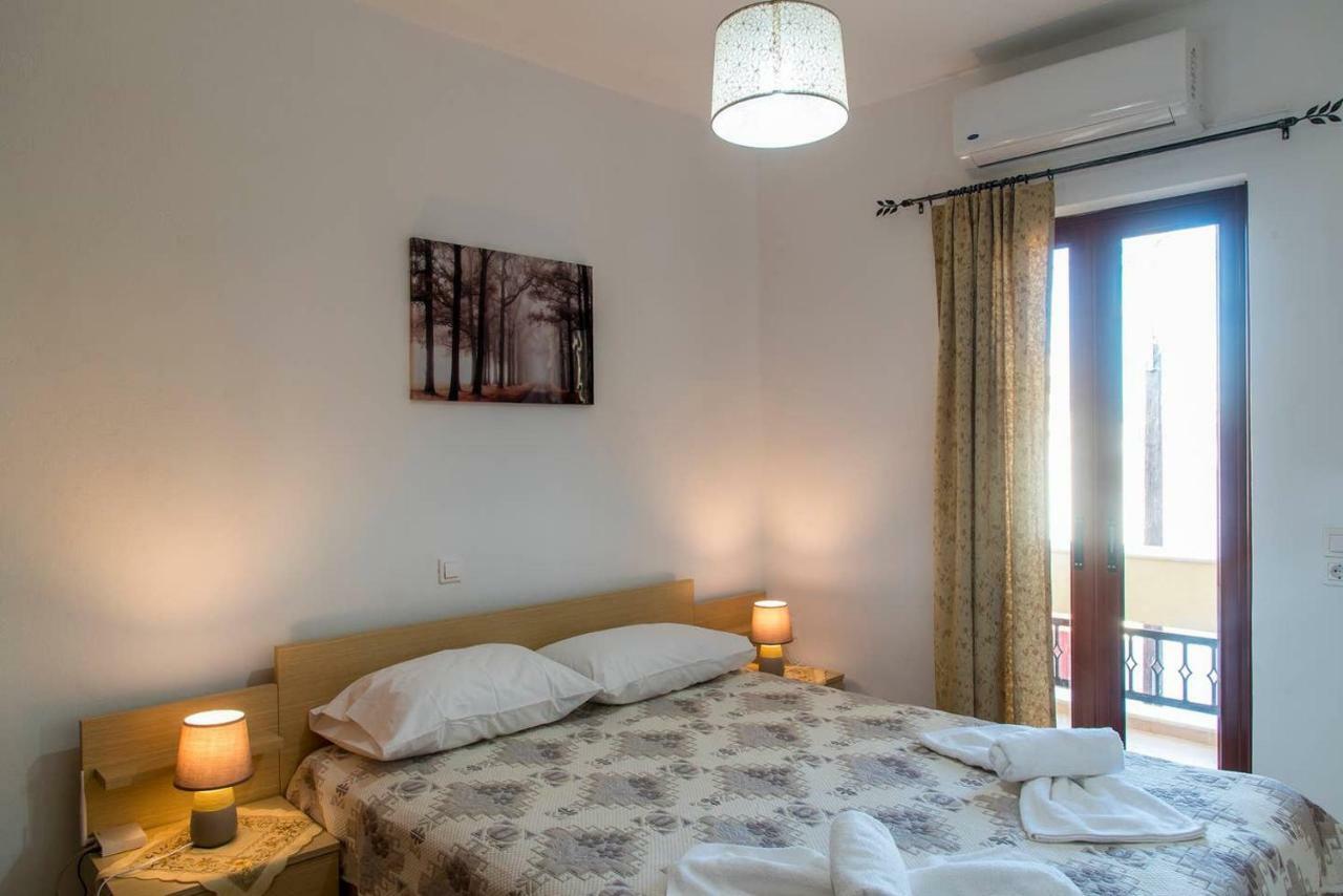 Cosy House Apartment ปาเลกาสตรอน ภายนอก รูปภาพ