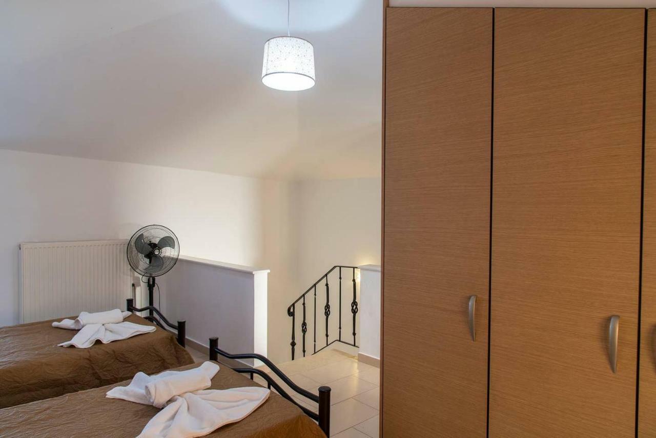 Cosy House Apartment ปาเลกาสตรอน ภายนอก รูปภาพ