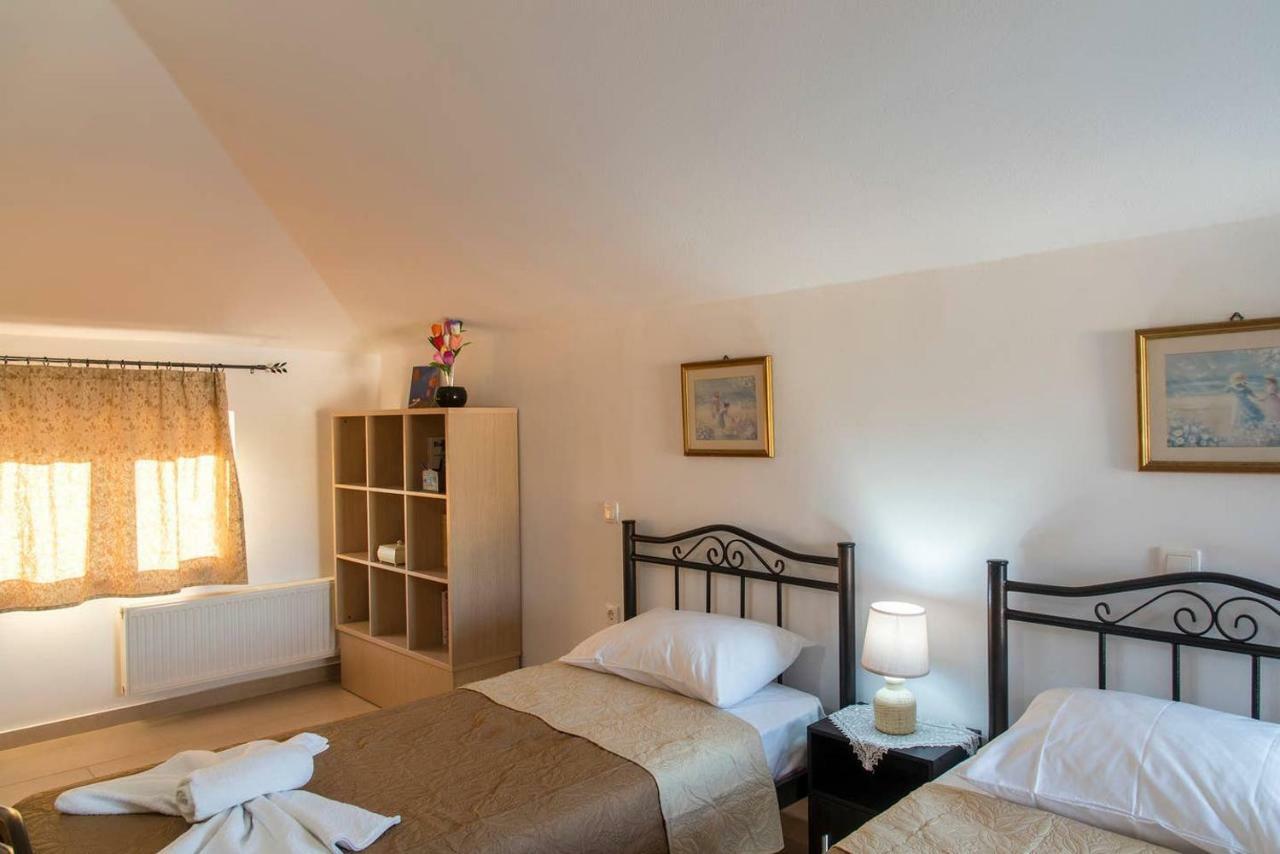 Cosy House Apartment ปาเลกาสตรอน ภายนอก รูปภาพ