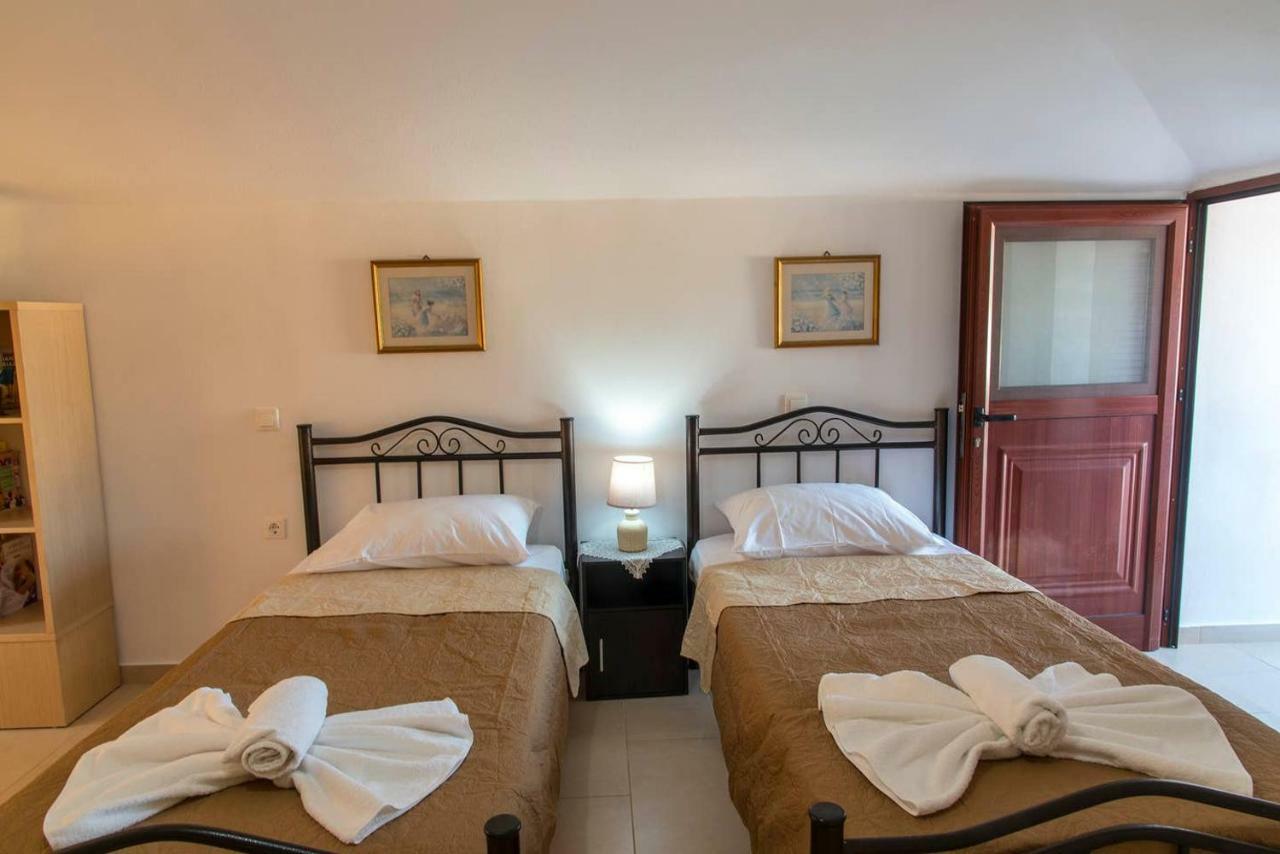 Cosy House Apartment ปาเลกาสตรอน ภายนอก รูปภาพ